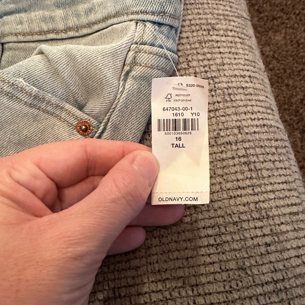 Old Navy women’s jeans - Picture 3 of 4